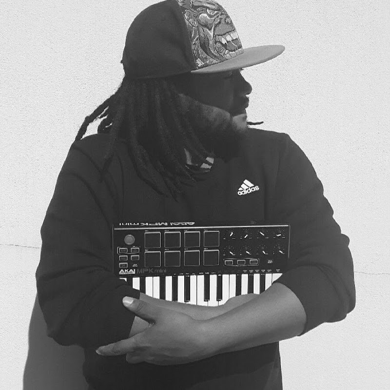 Mr.Snakos beatmaking