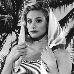 Lili Reinhart Hungary