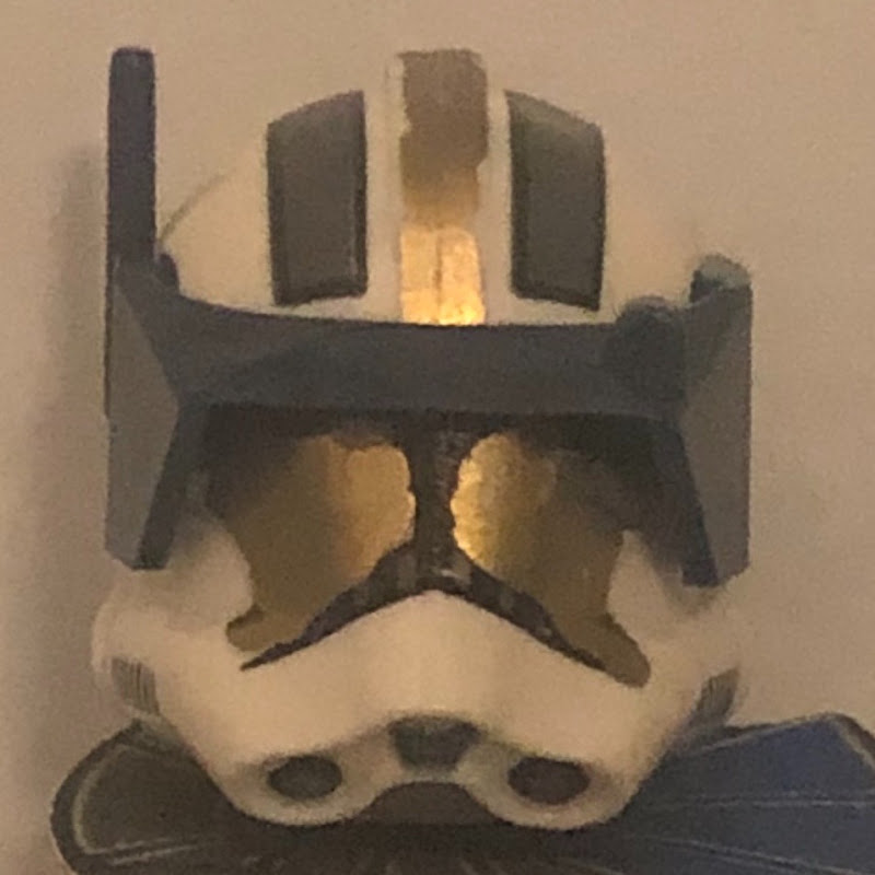 COMMANDER BRiCKS