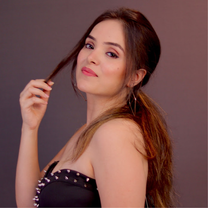 Simran Dhanwani Net Worth & Earnings (2026)