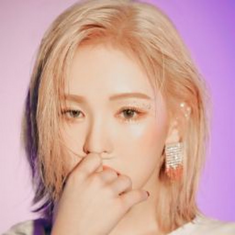 K-pop girl group mirror mode