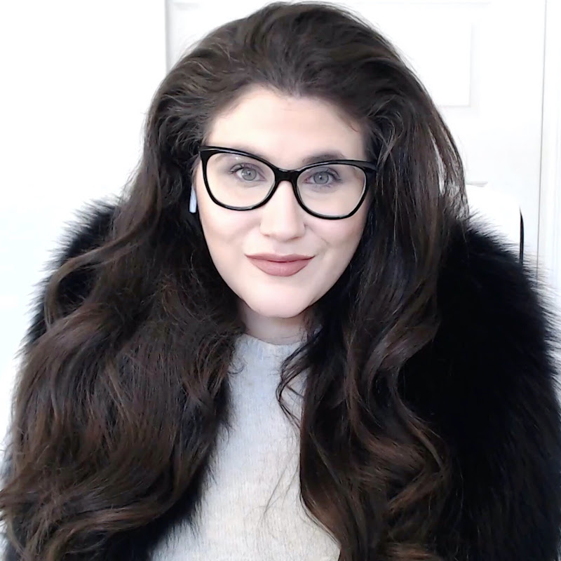 Alexis aka MissTrenchcoat