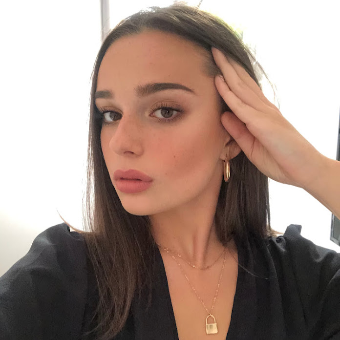 Andie Ella Net Worth & Earnings (2025)