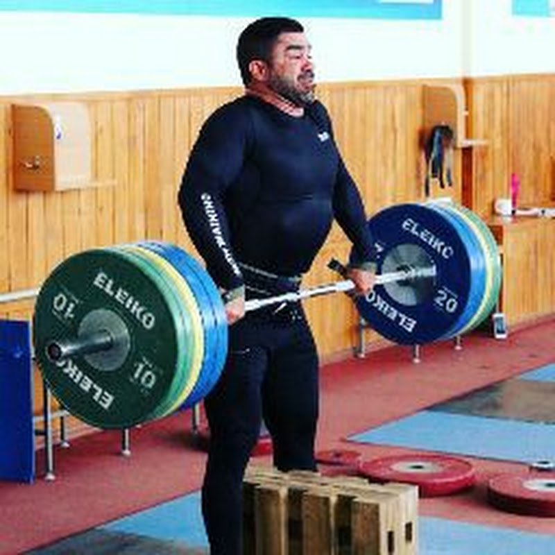 Gustavo Bandeira weightlifting