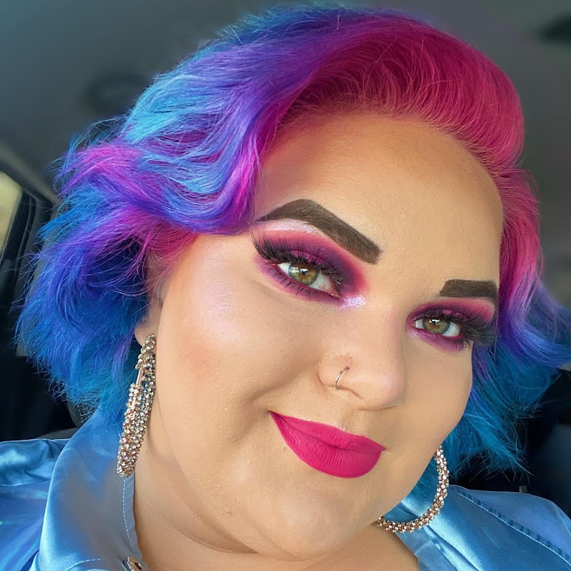 Curvyhipsandtintedlips