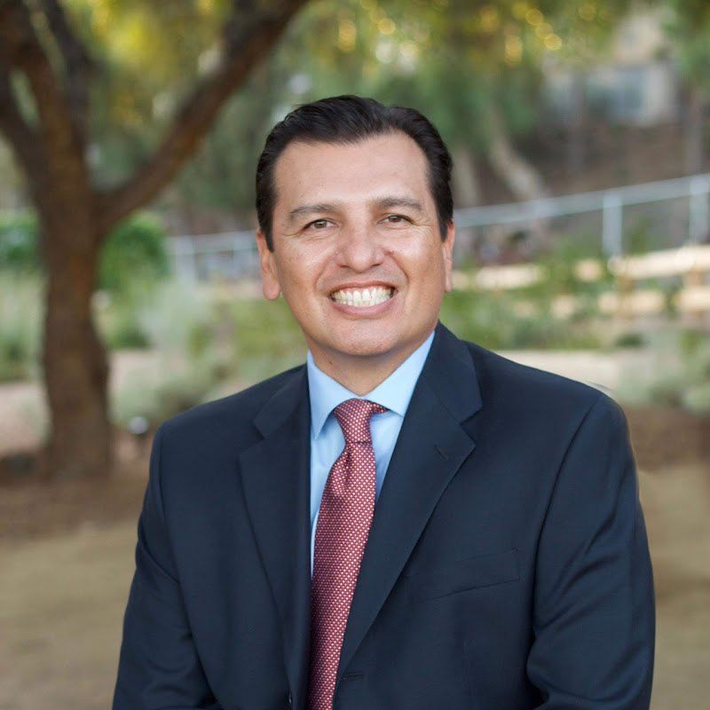 Dr. Jorge R. V.