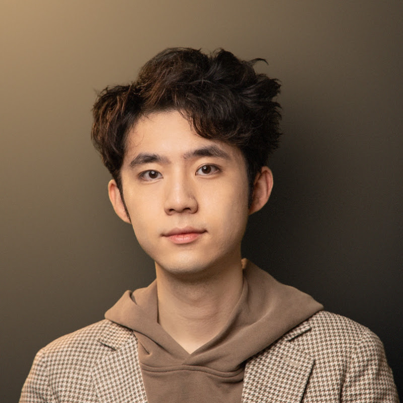 本子在隔壁 Benzi Logo