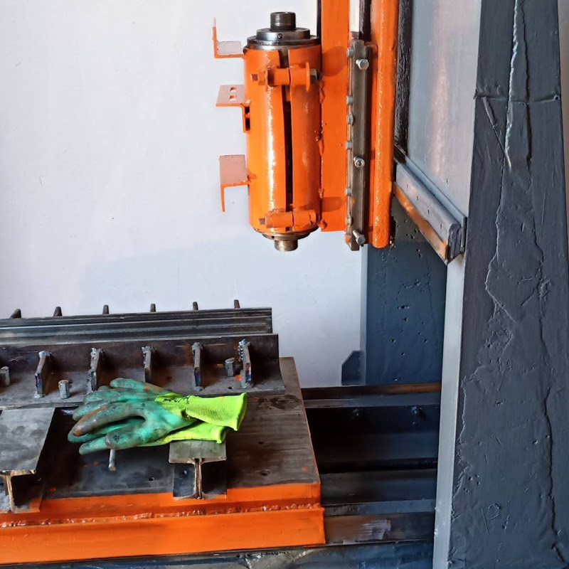 своими руками Logo