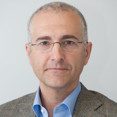 Víctor Navarro, Psiquiatra net worth