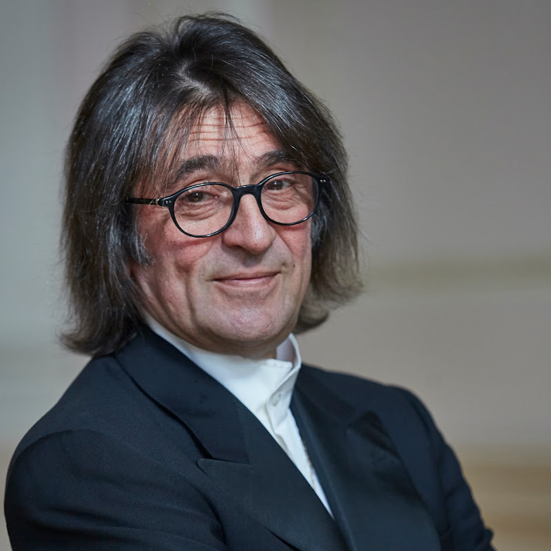 Юрий Башмет - молодым дарованиям России Logo