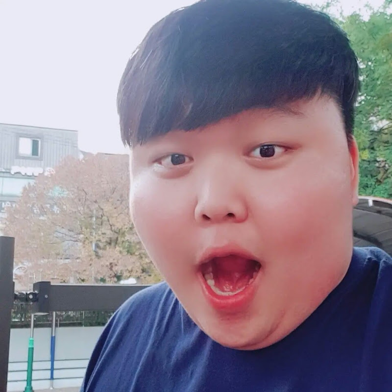 식환이의 야무진 먹방 avatar