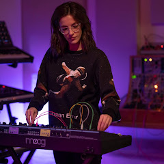 Sarah Schachner - Topic