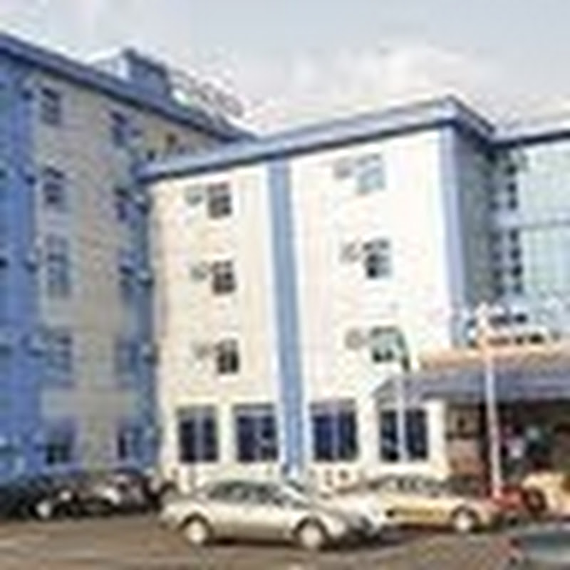 Customer Service Top-Rank Hotels Utako