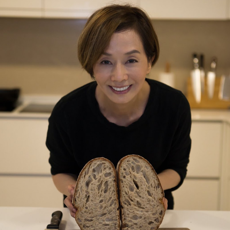 Mo Moments 毛舜筠 Logo