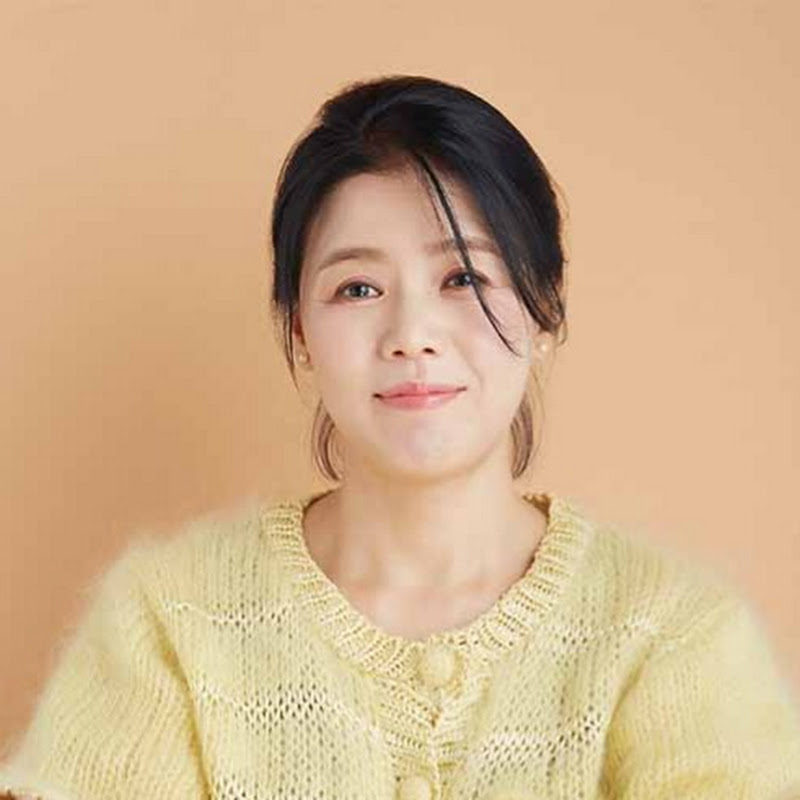 책 읽어주는 클라우디아 Logo