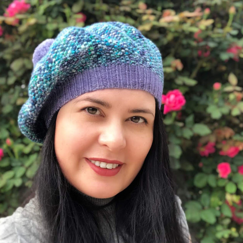 Aida Legrand knits Logo