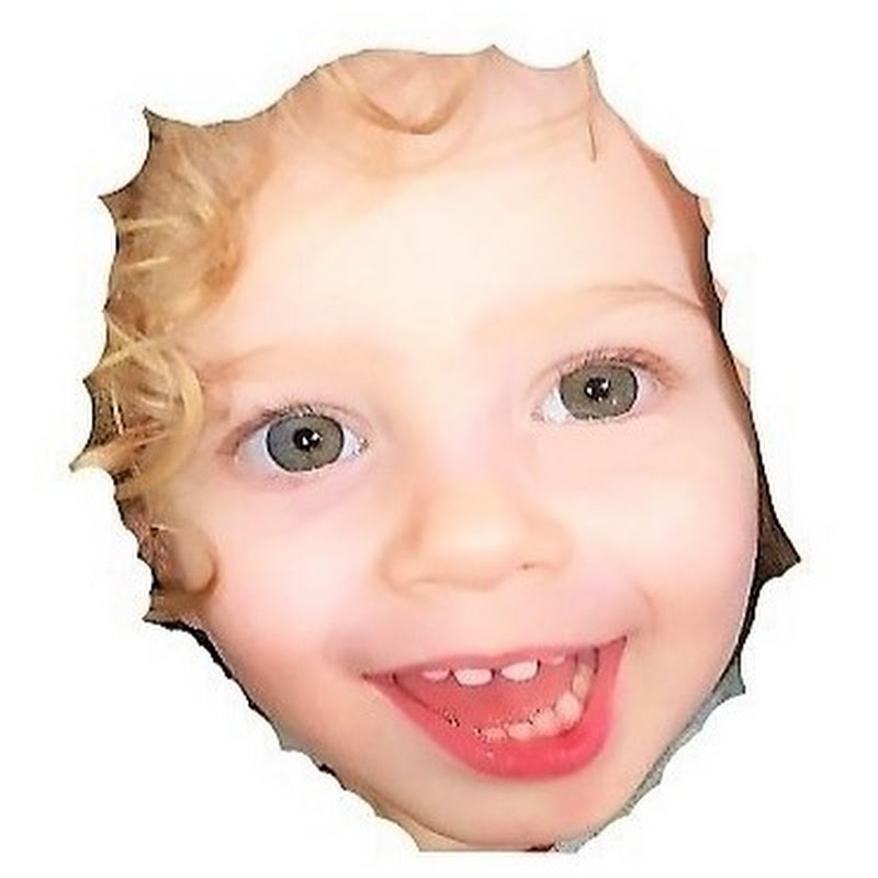 Baby Giulia Reaction * Funny Videos Show *