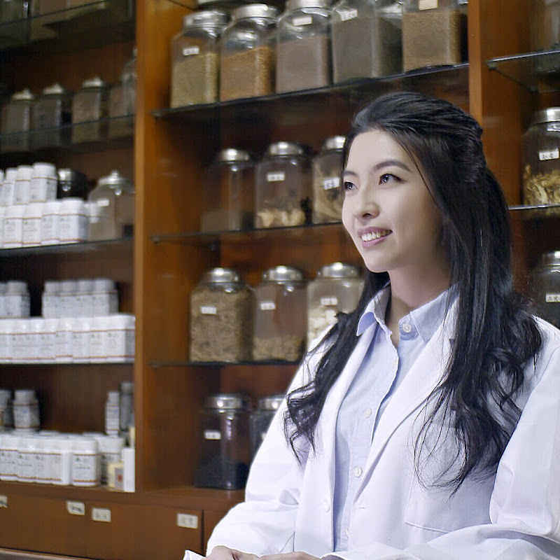 曾覺知中醫師 Logo