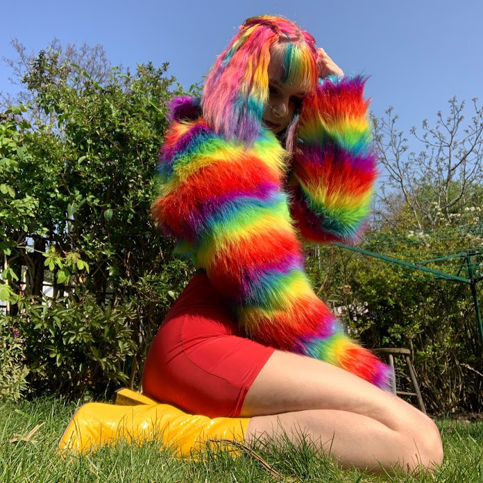 The Queer Kiwi Net Worth & Earnings (2026)