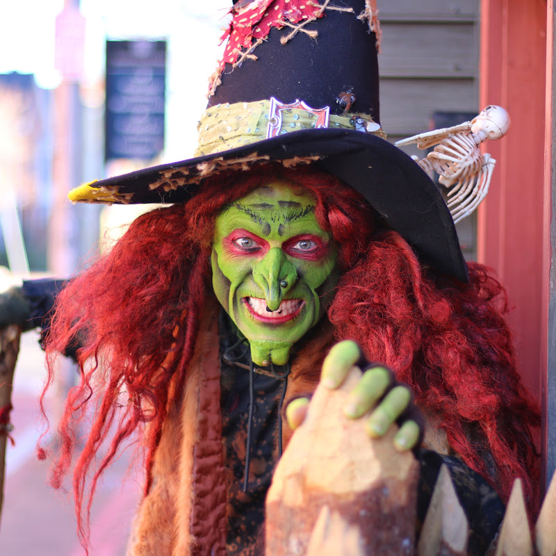 Salem's Black Hat Society