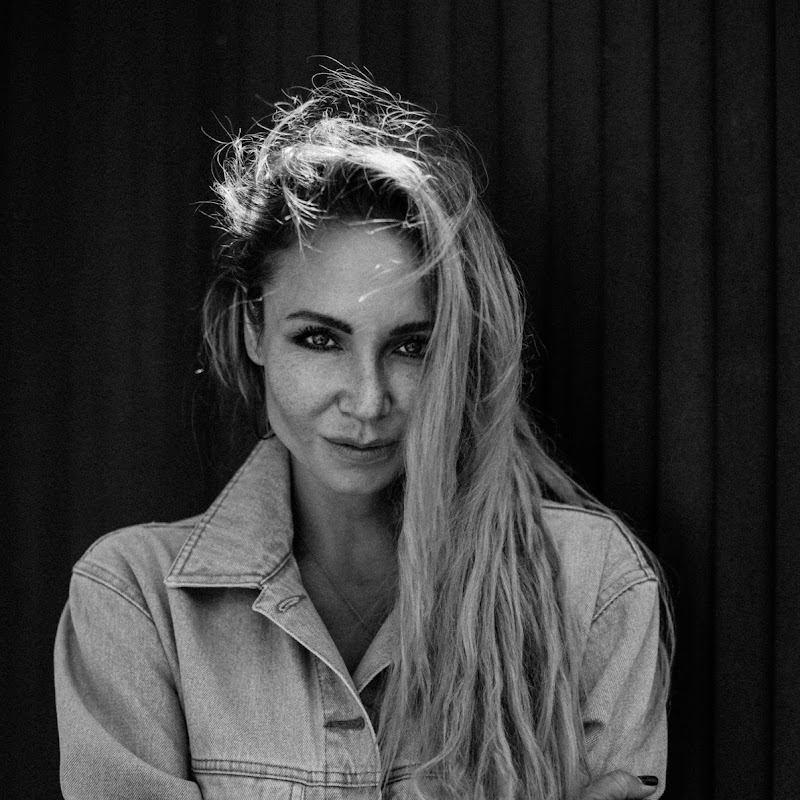 Ляйсан Утяшева Logo