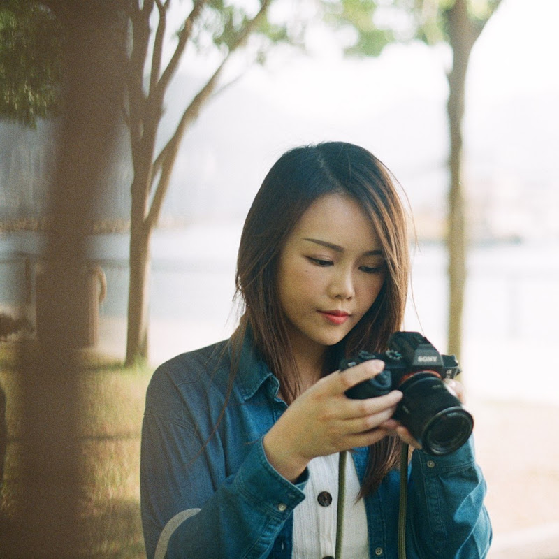 A H F A M A K E U P Logo