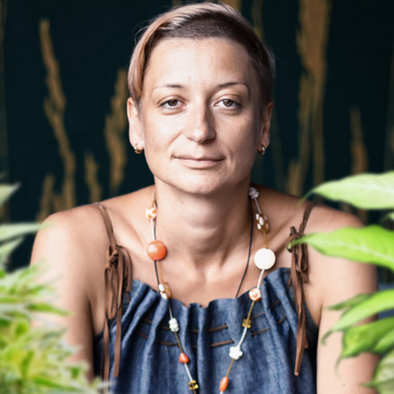 Закоренелый цветочник Logo