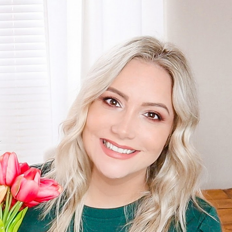 Ashlea Higgins (Vlogs & Lifesyle)