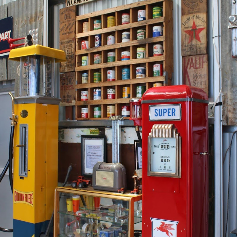 Humpy Garage
