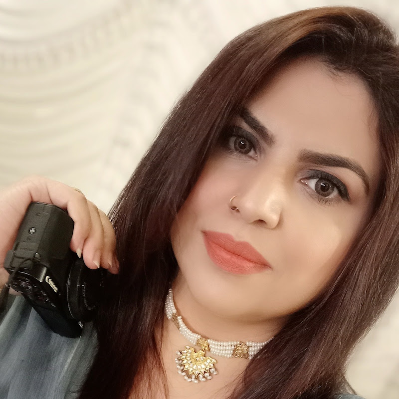 Vlogger Bird Lifestyle