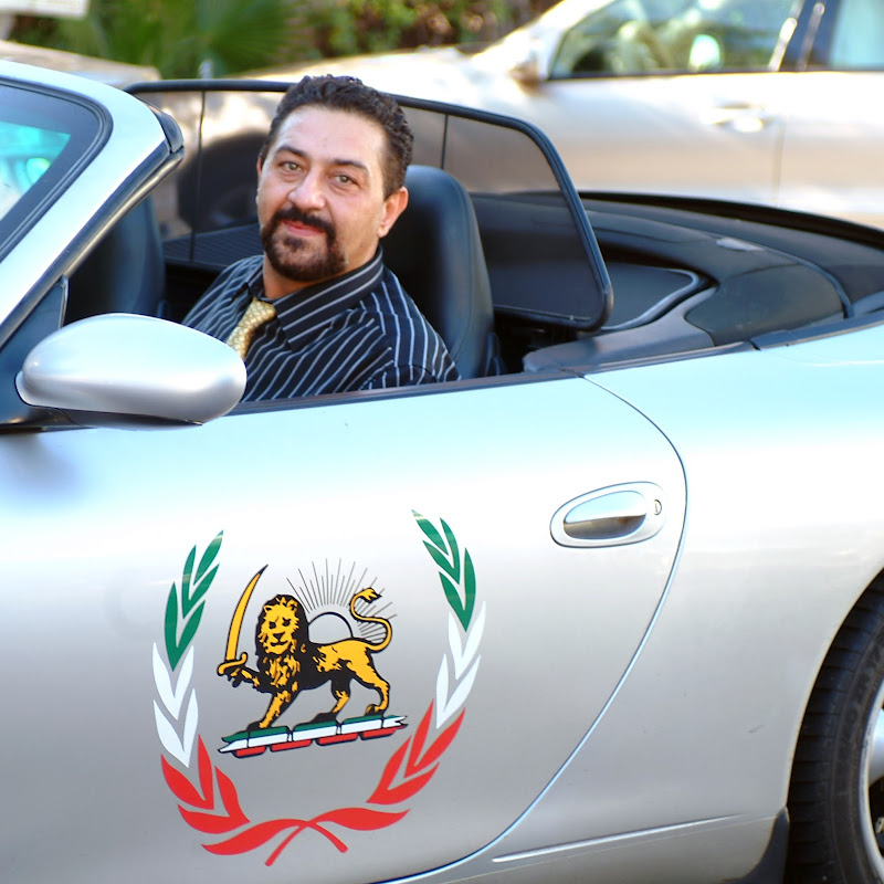 Majid Majidian (Dr. Julian)