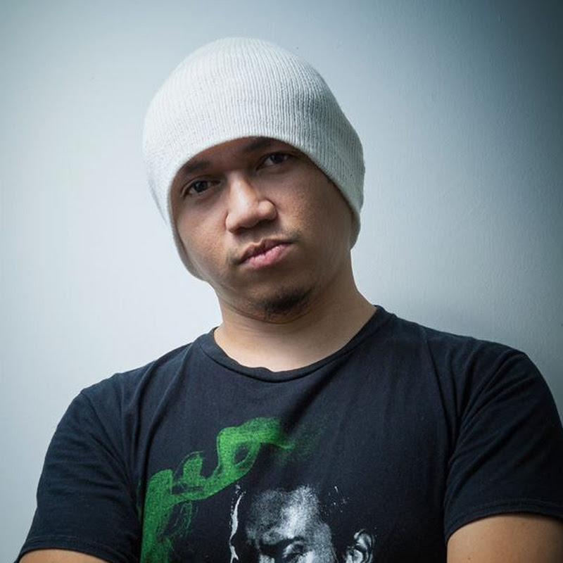 WhiteBeanieGuy