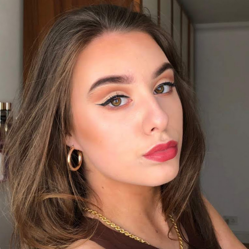 Nadia Mos