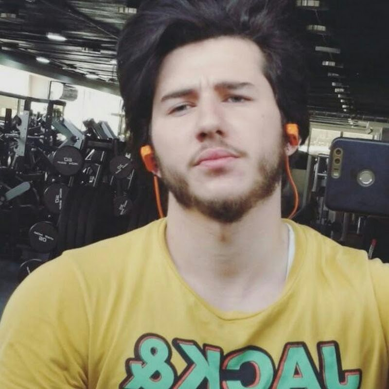 العازف علي الامي