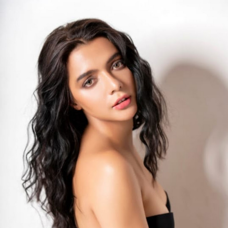 Ruhi Singh profile avatar