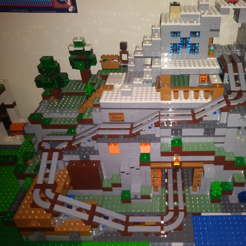 JaggedCake Minecraft and LEGO