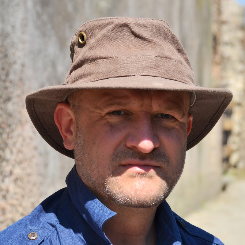 Simon Eade