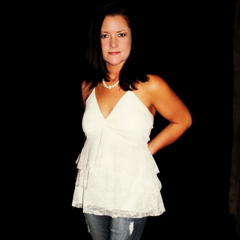 Tonia Tee
