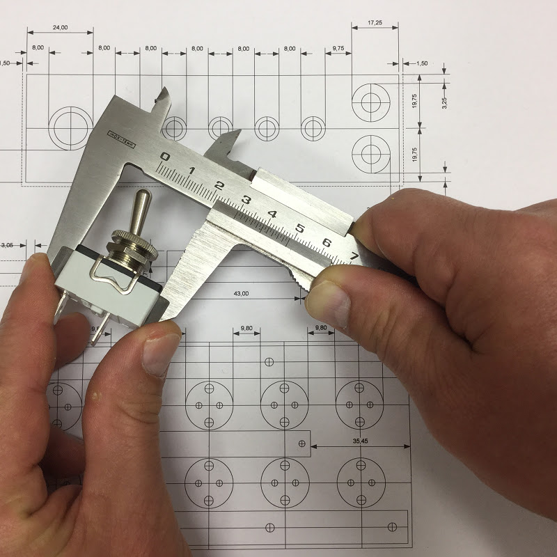 Robert's Smorgasbord Logo