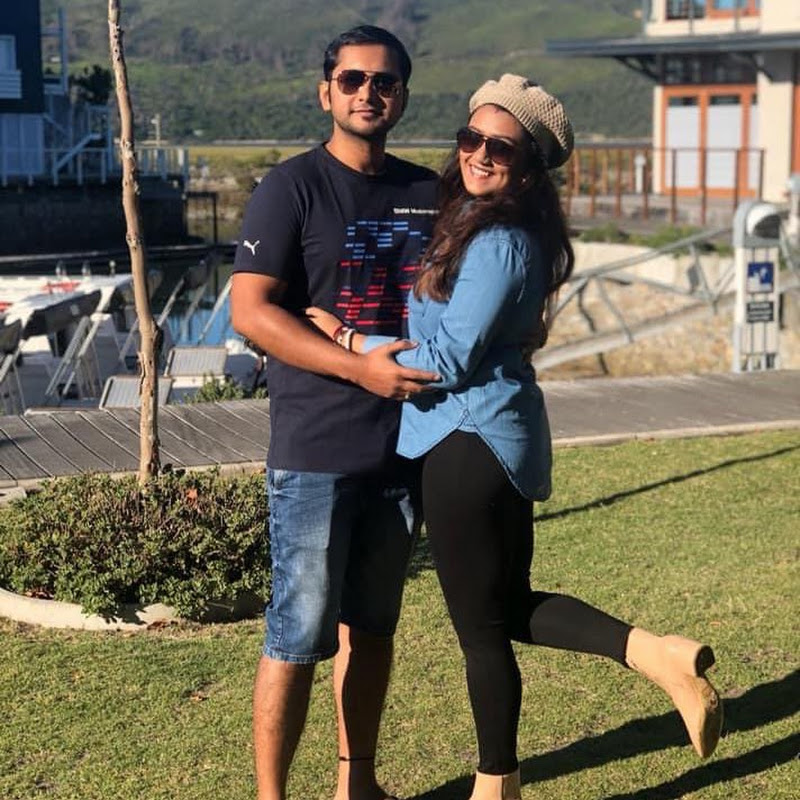A bong couple on the go