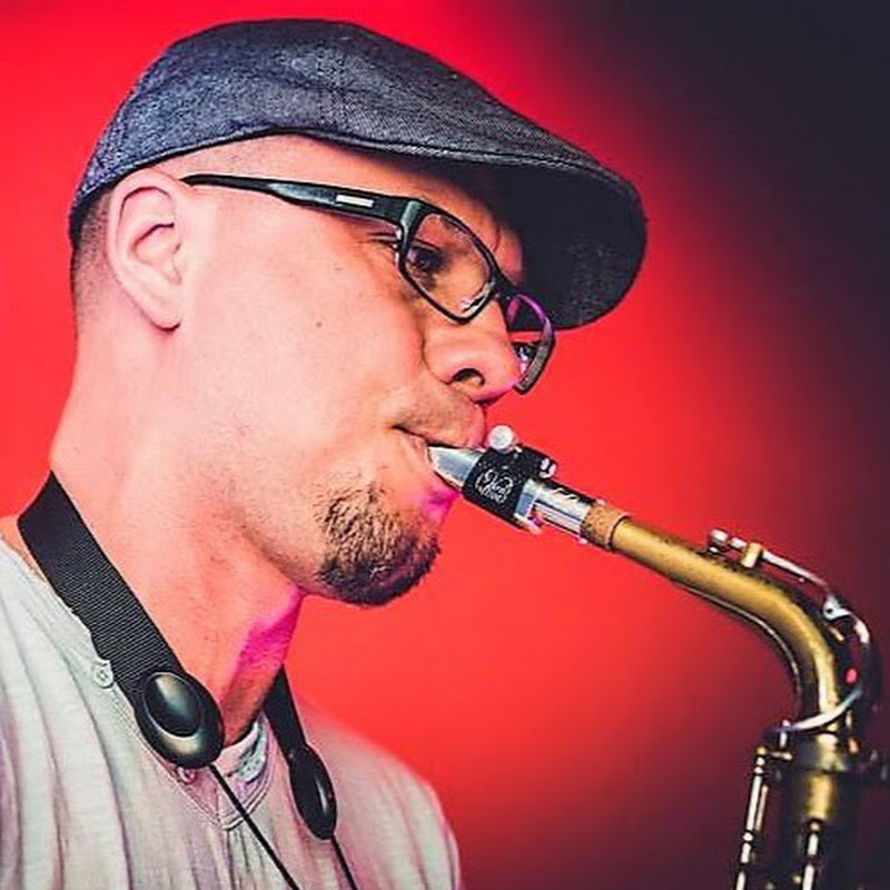 Bari Sax Live