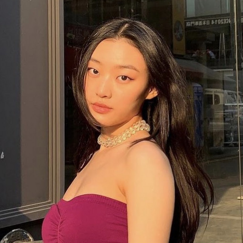 Julie Cho 조윤서