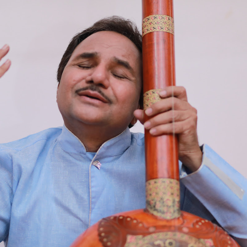 Hemant Chauhan - Topic