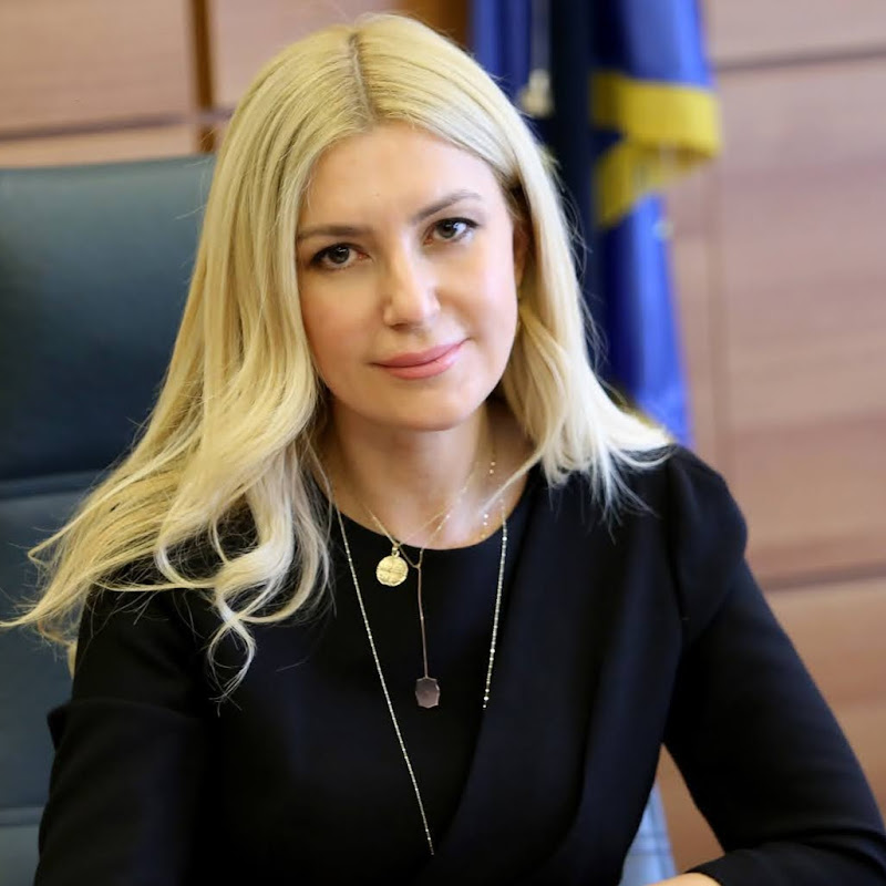 Φωτεινή Αραμπατζή