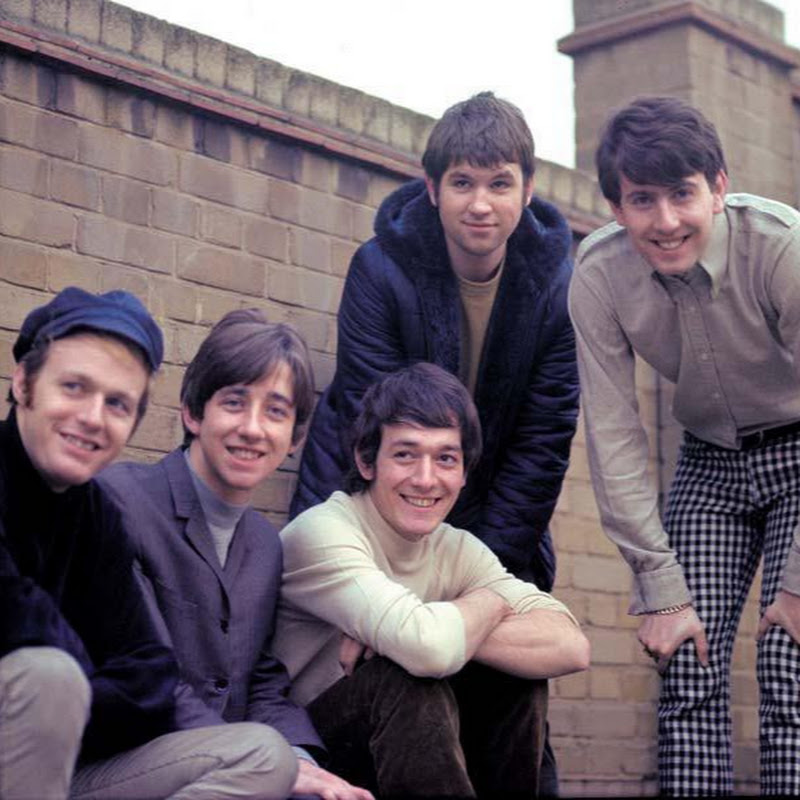The Hollies Official