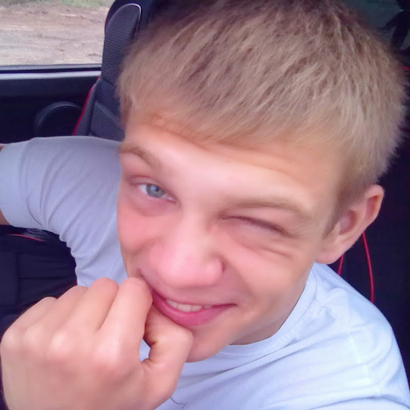 Максим Исаев Logo