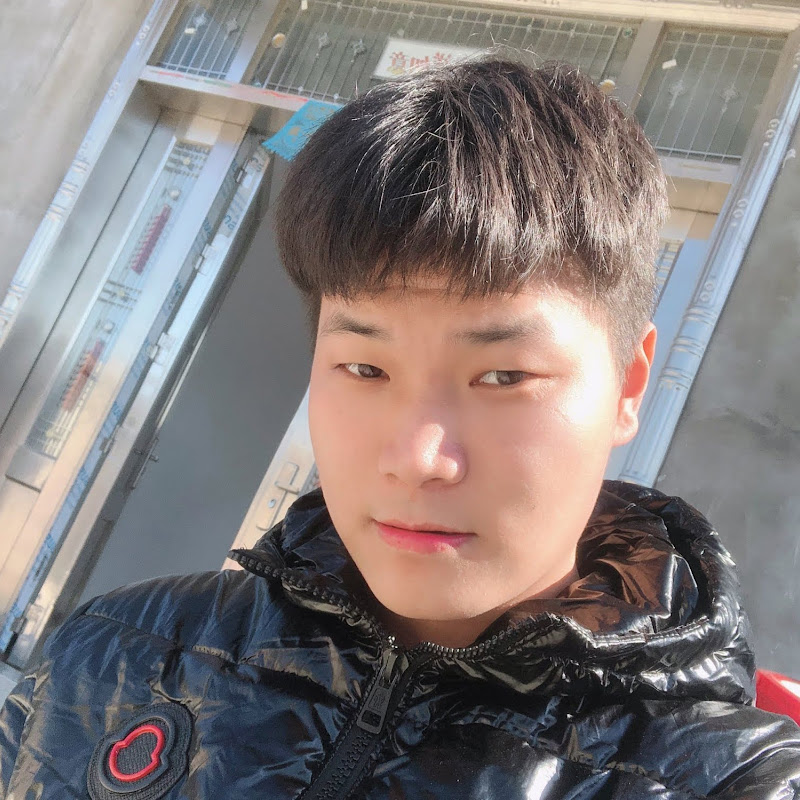 哈哈去旅行 Logo