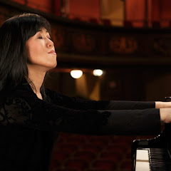 Nami Ejiri (Pianistin)