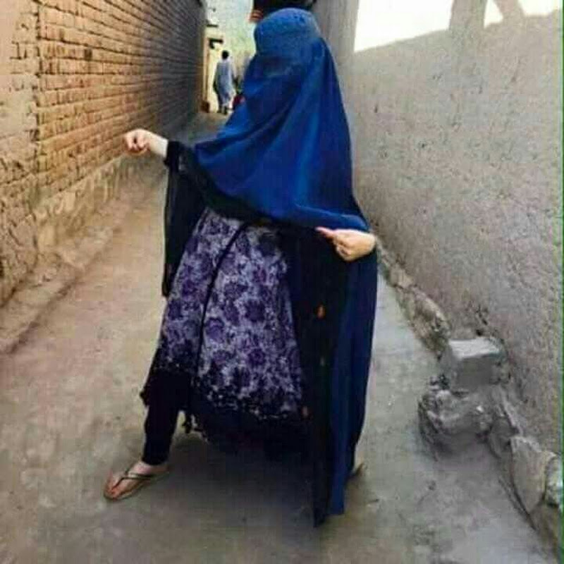 Ghareeb Tabah De