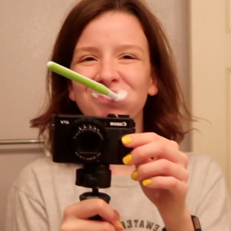 rebecca evans vlogs icon